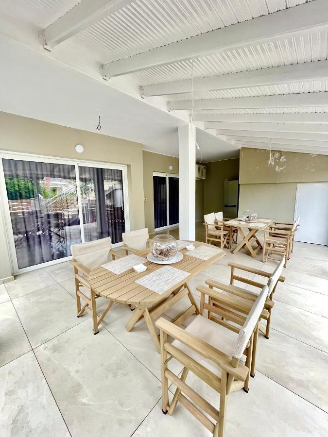 Central Luxury Apartment In Paralia Ofryniou Ofrínion Exterior foto